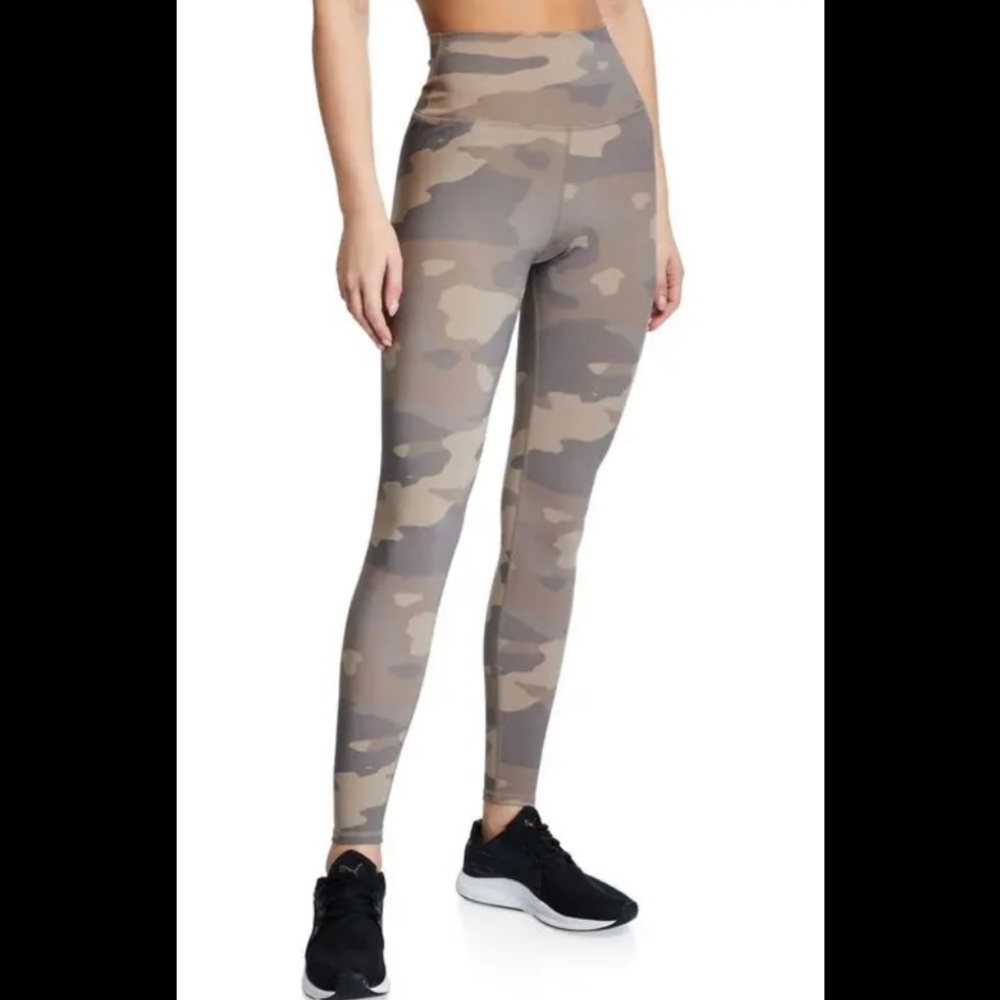 Alo Vapor camp print performance leggings size S